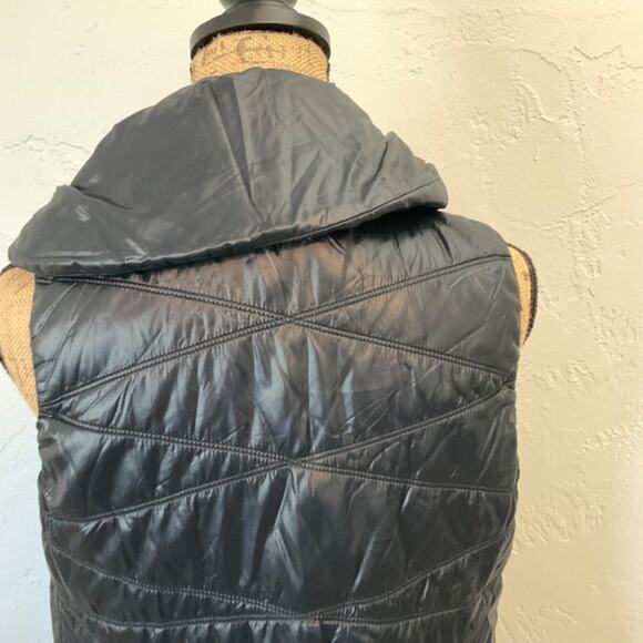 Lucy Puffer Vest Women’s Quilted Nylon Sleeveless Black Lightweight gym layer S - Picture 9 of 13